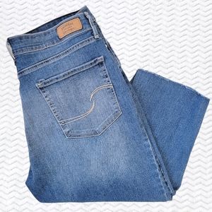 Levi's Signature Modern Slim Medium Wash Cutoff Capris - Raw Hem